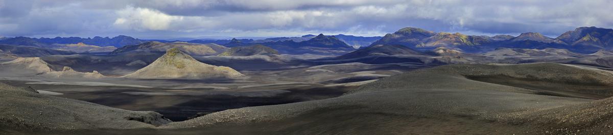 Gr&aelig;nifjallgar&eth;ur Mountains layered desert panorama, near Langisjor, Iceland