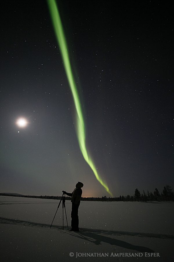 &nbsp;photographer Stefan Blawath under the northern lights and a full moon, while on a dogsledding trip through Lappland Sweden...